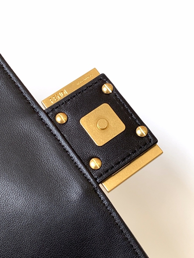 フェンディバッグ着用イメージ